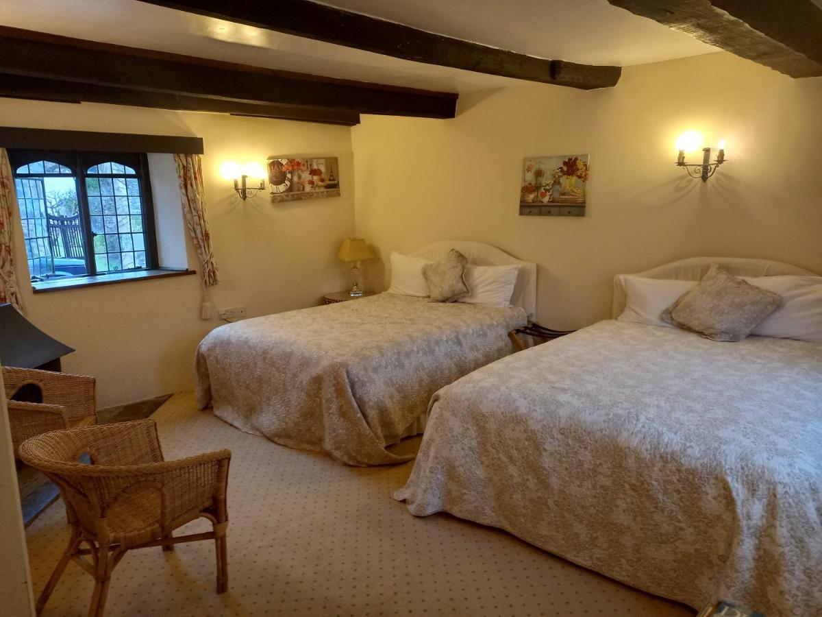 Bickleigh Castle Villa Tiverton  Room photo